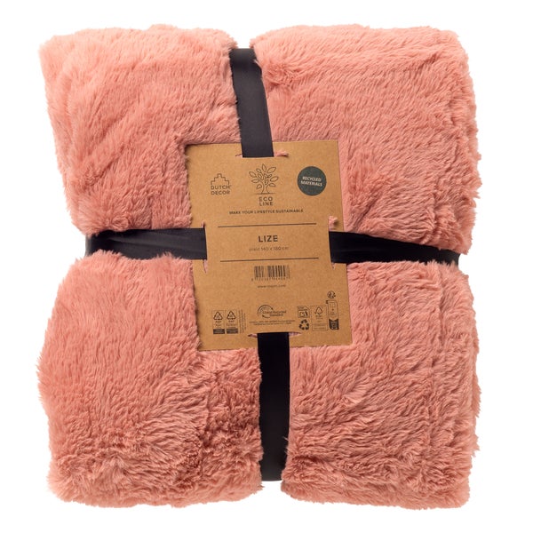 Gefaltete Kuscheldecke LIZE aus der Eco Line von Dutch Decor, recyceltes Material, Kunstfell, circa 140 mal 180 Zentimeter.