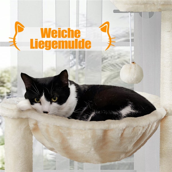 Katze liegt in einem Katzenbaum mit weicher Liegemulde