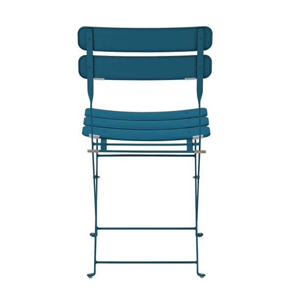 Blauer Klappstuhl aus Metall für den Garten mit Latten an Sitzfläche und Rückenlehne.