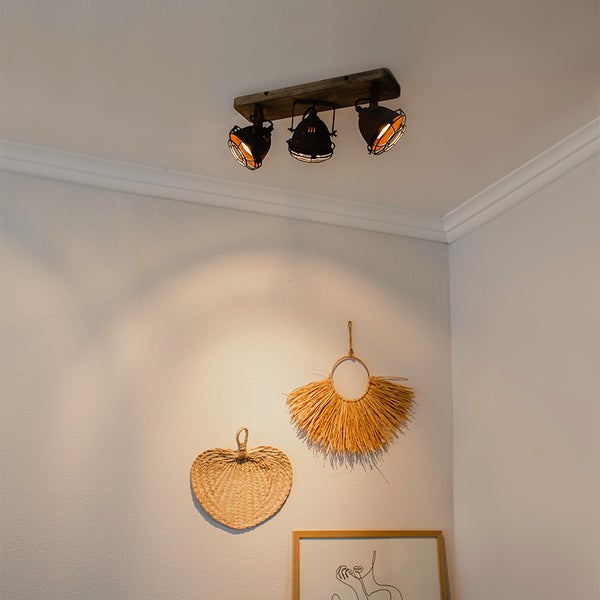 Deckenleuchte mit drei Strahlern und Holzsockel