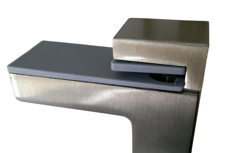 Regalhalterung aus Metall mit Kunststoffauflage