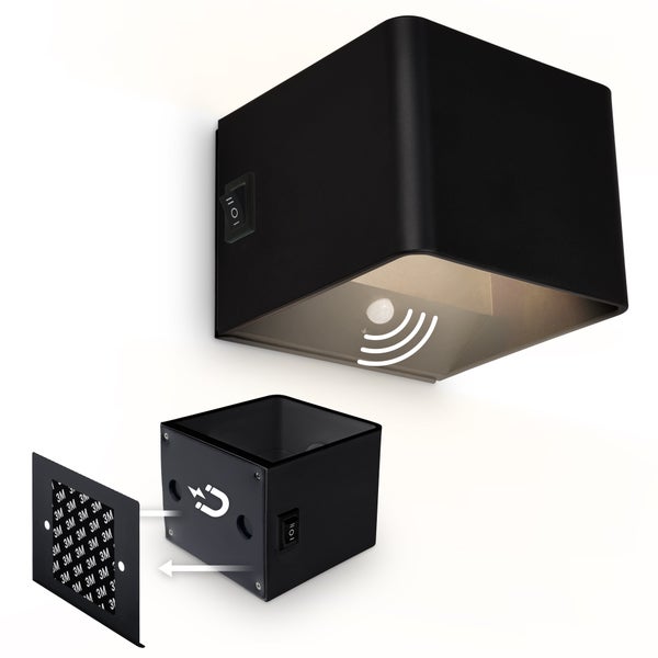 Schwarze quadratische LED Wandleuchte mit Bewegungsmelder, Magnethalterung und Klebebefestigung.