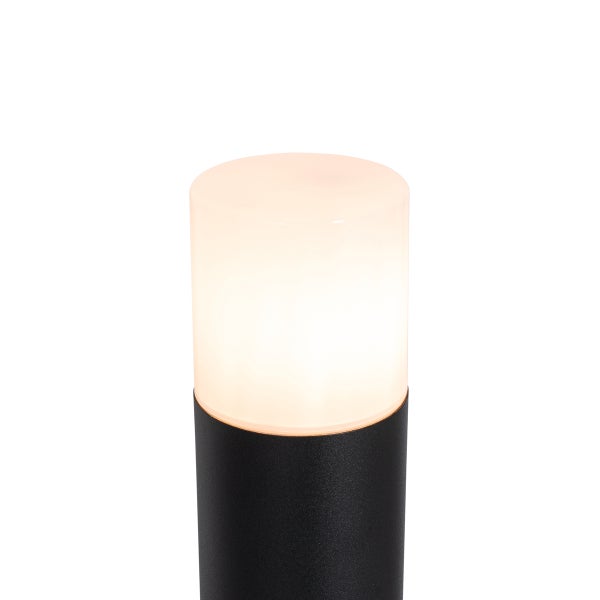 Zylindrische Wegeleuchte mit schwarzem Sockel und weißem leuchtendem Diffusor für den Außenbereich.