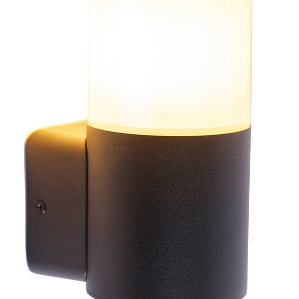 Moderne Außenwandleuchte aus Metall und Kunststoff, zylindrisch, anthrazit, beleuchtet.