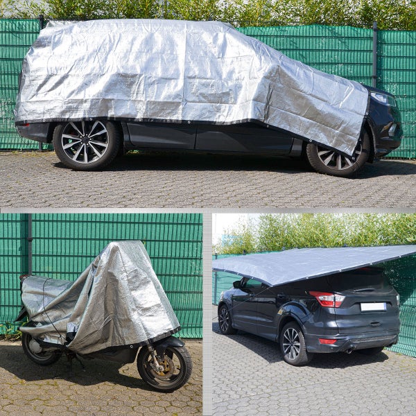 Silberne reflektierende Schutzplane, verwendet als Abdeckung für ein Auto, einen Motorroller und als Sonnenschutzdach an einem Fahrzeug.