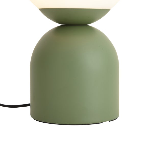 Moderne Tischleuchte mit kuppelfoermigem Sockel und Lampenschirm