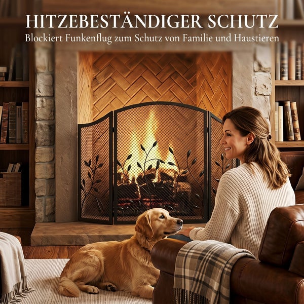 Dreiteiliges Kaminschutzgitter aus Metall mit dekorativem Rankenmuster vor einem brennenden Kamin im Wohnzimmer mit Frau und Hund.