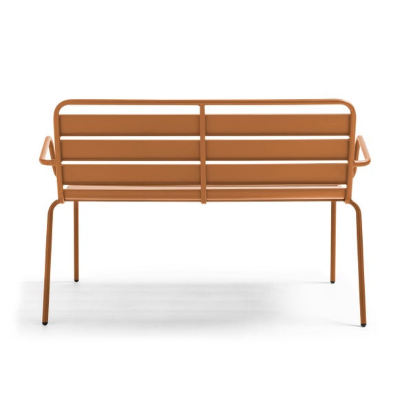 Gartenbank aus Metall mit Armlehnen, orange.