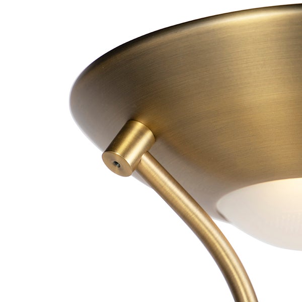 Detailaufnahme einer Deckenleuchte aus Metall
