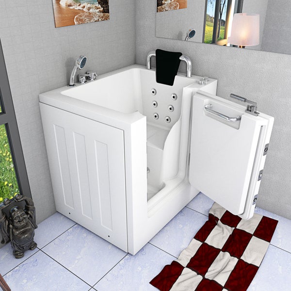 Begehbare Badewanne mit geöffneter Tür, Armatur und Duschkopf