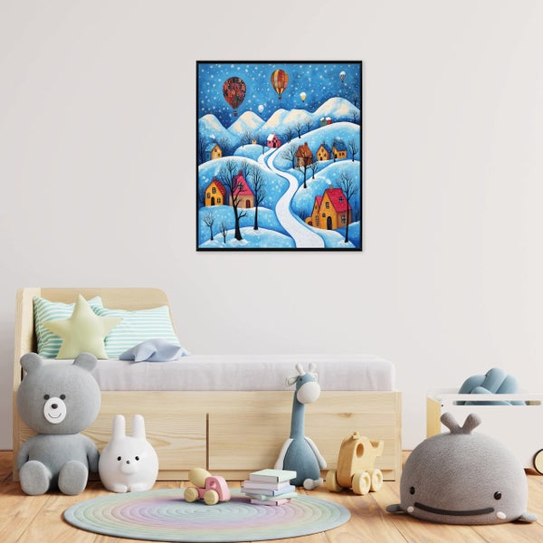 Gerahmtes Wandbild mit einer winterlichen Berglandschaft und Heißluftballons im Kinderzimmer.