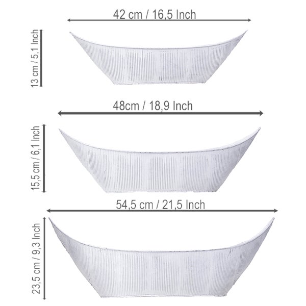 Maßzeichnung von drei bootförmigen Pflanzschalen mit Längen von 42, 48 und 54,5 Zentimeter sowie Höhen von 13, 15,5 und 23,5 Zentimeter.