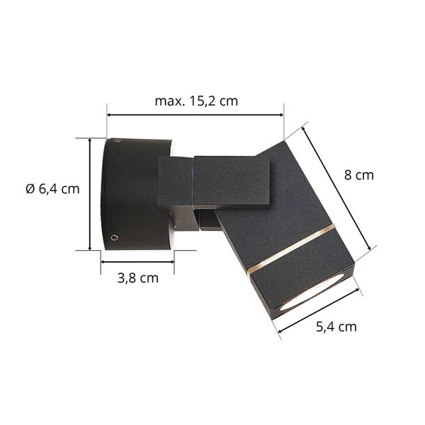 Dekorative Tischleuchte mit Rattanschirm und Dreibeingestell.