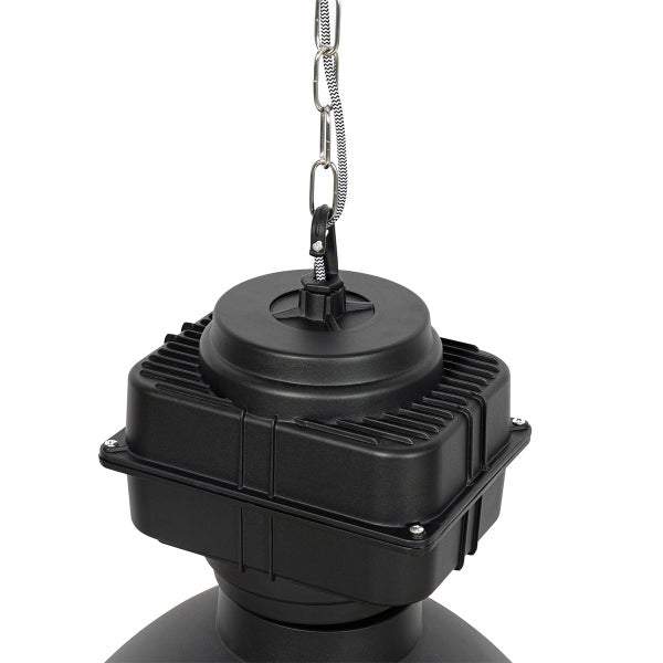 Schwarze Hängelampe mit Kette zur Deckenbefestigung