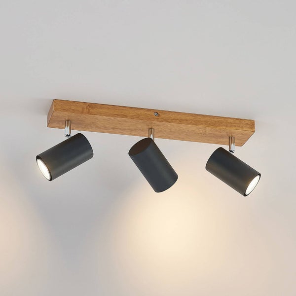 Deckenleuchte mit drei Strahlern und Holzsockel