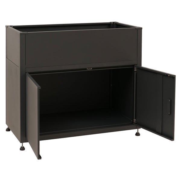 Hochbeet aus Metall mit Unterschrank, zwei geöffneten Türen und höhenverstellbaren Füßen.