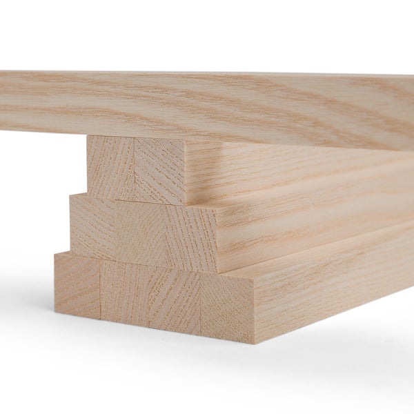 Holzlatten gestapelt