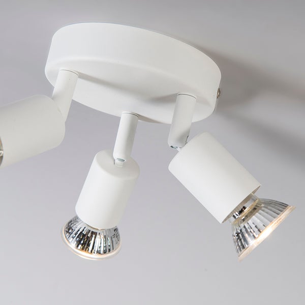 Deckenleuchte mit drei Strahlern