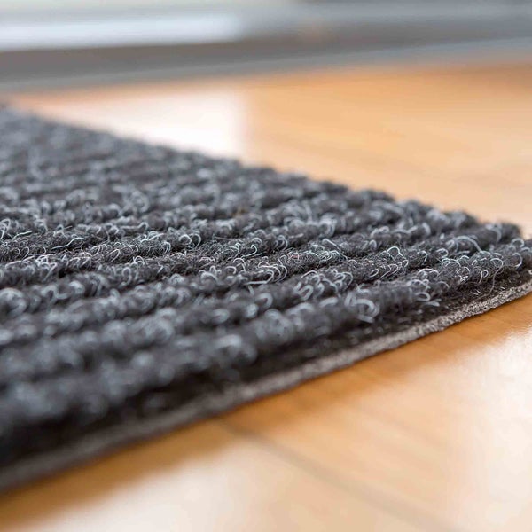 Schmutzfangmatte auf Holzboden