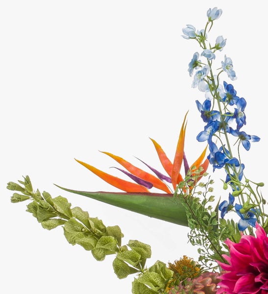 Künstlicher Blumenstrauß in einer Glasvase mit Dahlien, Orchideen, Astilben und Farn.