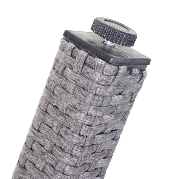 Detailansicht eines Möbelbeins aus geflochtenem Material mit verstellbarem Fuß