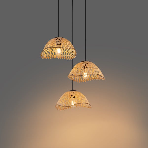 Drei Hängelampen aus Bambus mit einem modernen Design