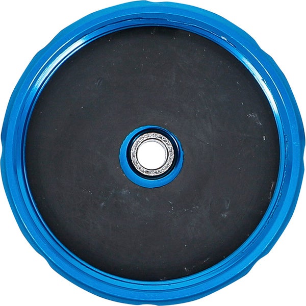 Blaue Laufrolle mit schwarzer Gummierung und Metallkugellager.