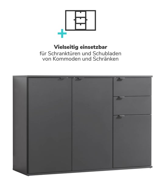 Metallzaun vor Bäumen und blauem Himmel