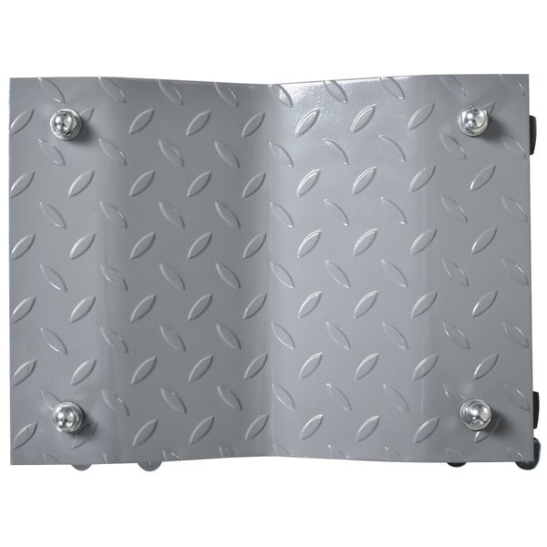 Möbelroller aus Metall mit Riffelblech-Oberfläche und vier Rollen.