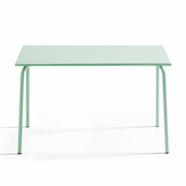 Rechteckiger Gartentisch aus Metall in Hellgrün.