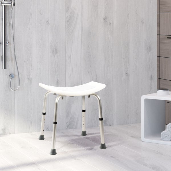 Duschhocker mit verstellbaren Füßen für mehr Komfort und Sicherheit im Badezimmer.