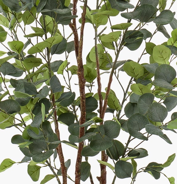 Künstlicher Lavendel mit violetten Blüten und grünen Blättern in einem schwarzen Topf