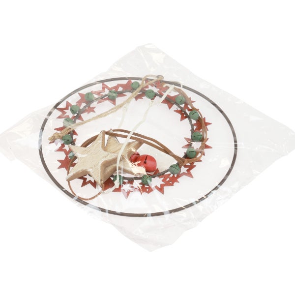 Weihnachtsdekoration mit Stern, Glocken und Kranz in Verpackung