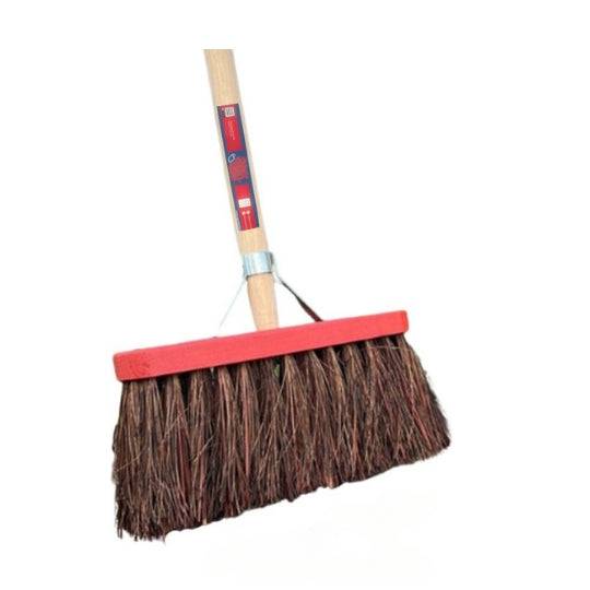 Kehrbesen mit Holzstiel und Pflanzenfaserborsten