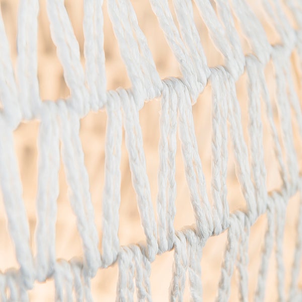 Nahaufnahme der geflochtenen Struktur eines Lampenschirms aus Papier.