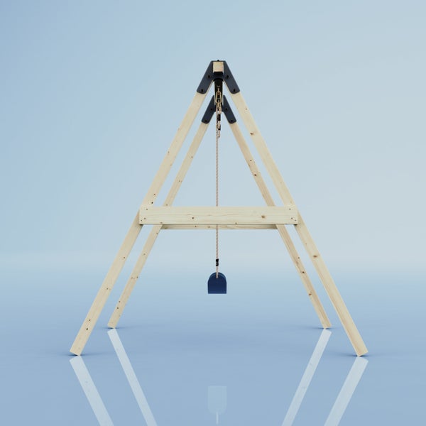 Flachgewebter Teppich mit grau-weißem Karomuster auf hellem Holzboden in einem hellen Wohnbereich mit Pouf und Holzmöbeln.