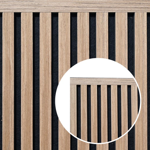 Akustikpaneel mit Holzlatten auf Filzunterlage für Wand und Decke