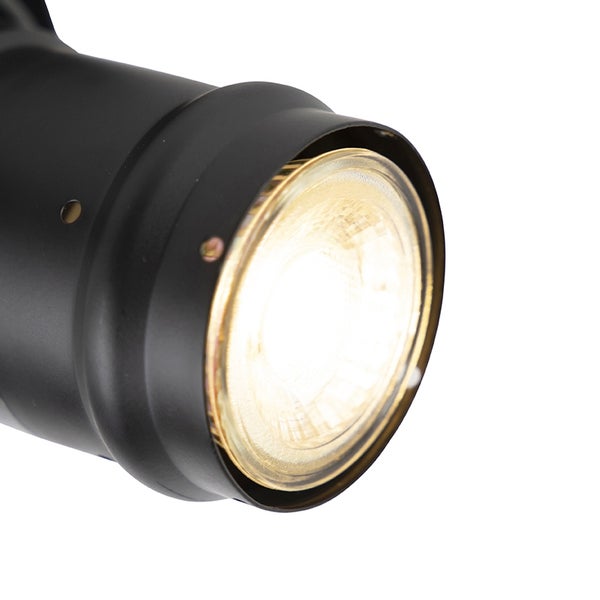 Nahaufnahme eines schwarzen Strahlers mit eingeschalteter Lampe