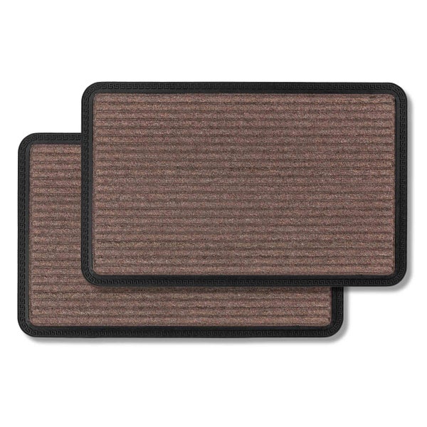 Zwei Fußmatten mit Rillenstruktur und Mäandermuster