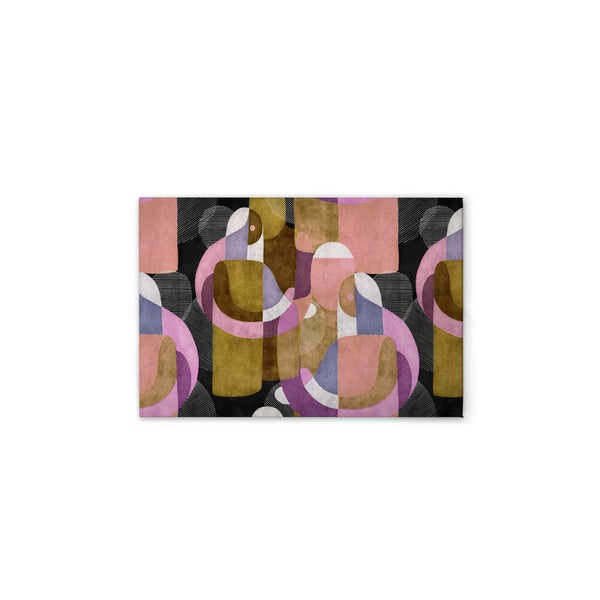 Teppich mit abstraktem geometrischem Muster in verschiedenen Formen