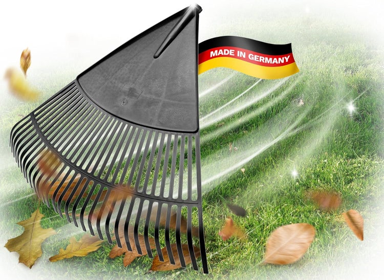 Schwarzer Laubbesen aus Kunststoff auf einer Rasenfläche mit herbstlichen Blättern, hergestellt in Deutschland.