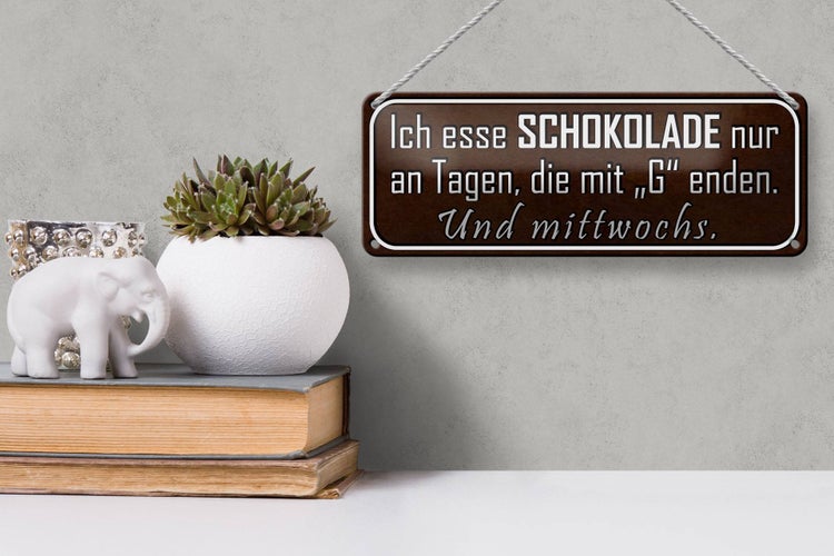 Blechschild Spruch 27x10cm ich esse Schokolade nur an Tagen Dekoration