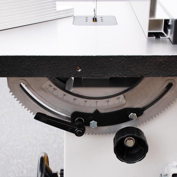 Detailansicht einer Bandsäge mit Winkeleinstellung