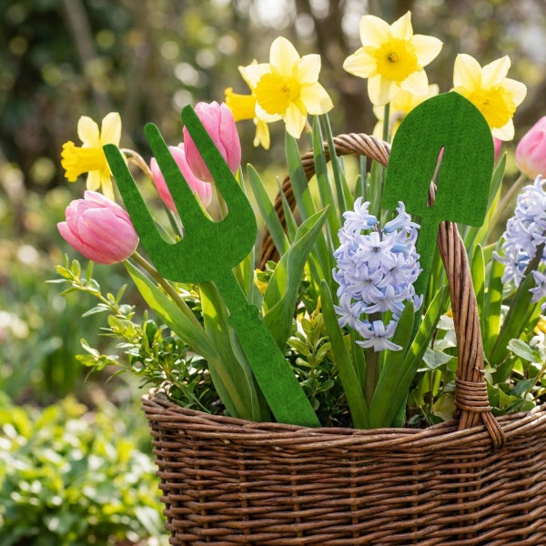 Blumentapete mit Tulpen- und Gänseblümchenmuster