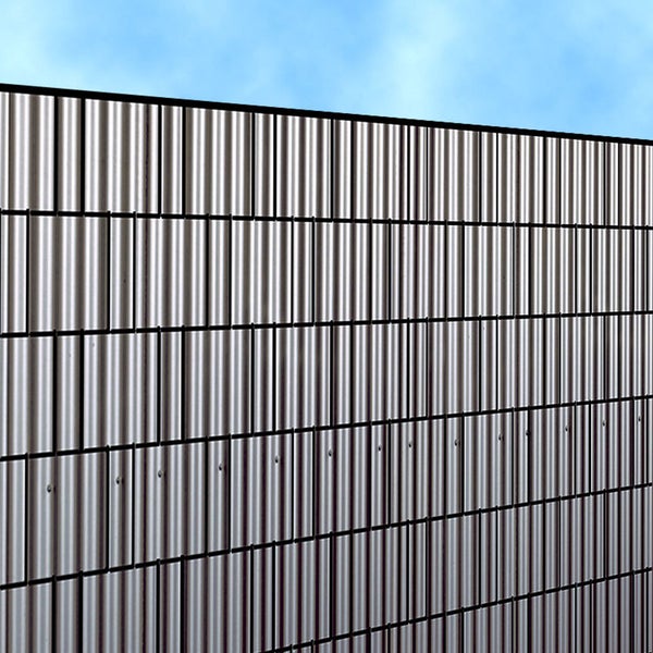 Metallzaun mit vertikalen Lamellen