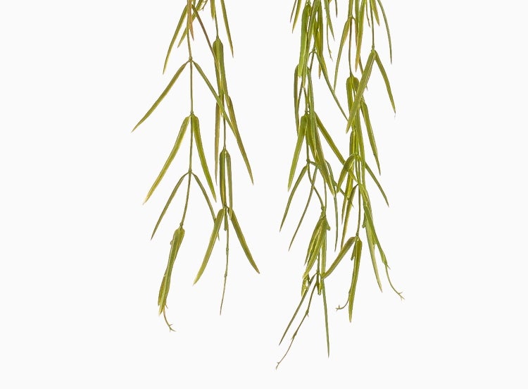 Künstliche Hortensie im schwarzen Topf mit rosa Blüten und grünen Blättern.