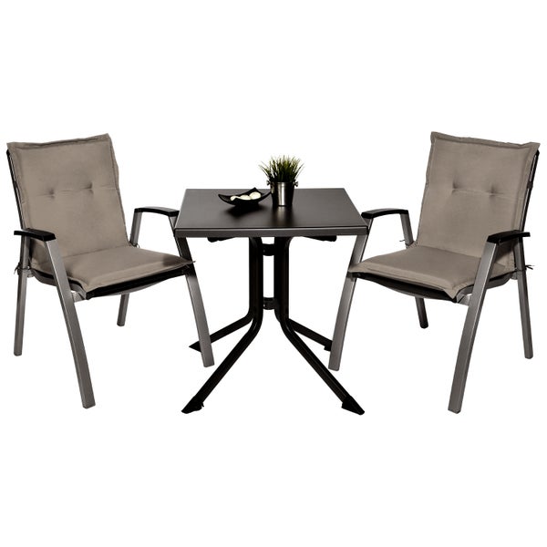 Gartenmöbel-Set bestehend aus einem quadratischen Tisch und zwei Stühlen mit Polsterauflagen.