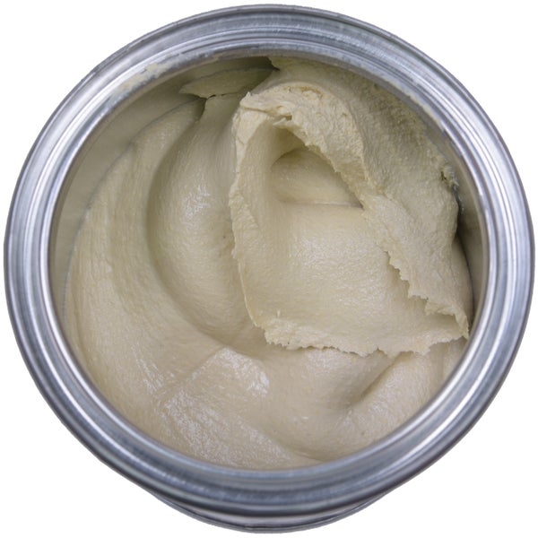 Geöffneter Farbbehälter mit Farbe