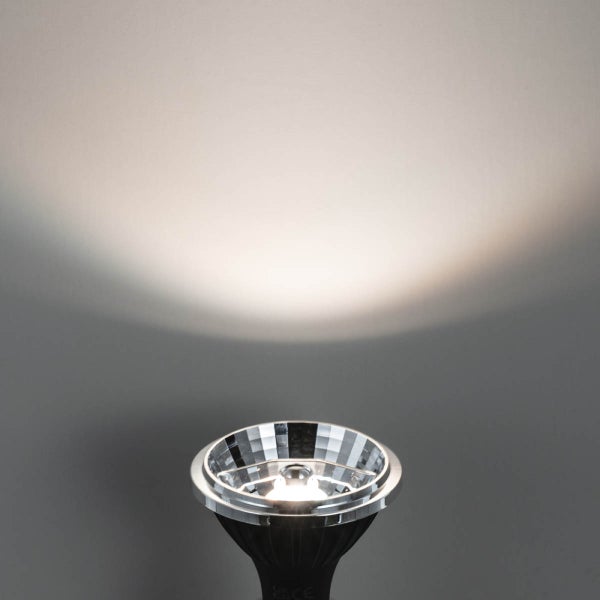 Leuchtende LED-Reflektorlampe mit facettiertem Reflektor und nach oben gerichtetem Lichtkegel.