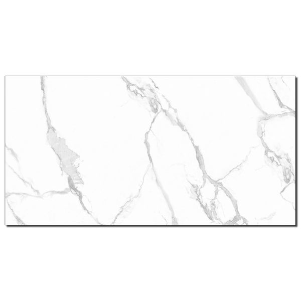 Weiße Fliese mit Marmoroptik